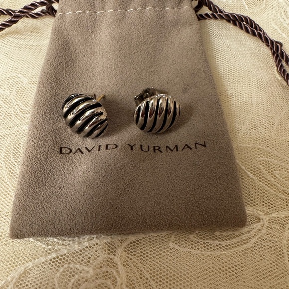David Yurman Classic sculpted Stud earrings - Picture 3 of 12